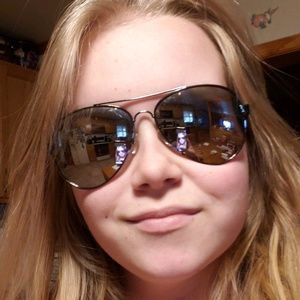 Meet your Posher, Ashlyn